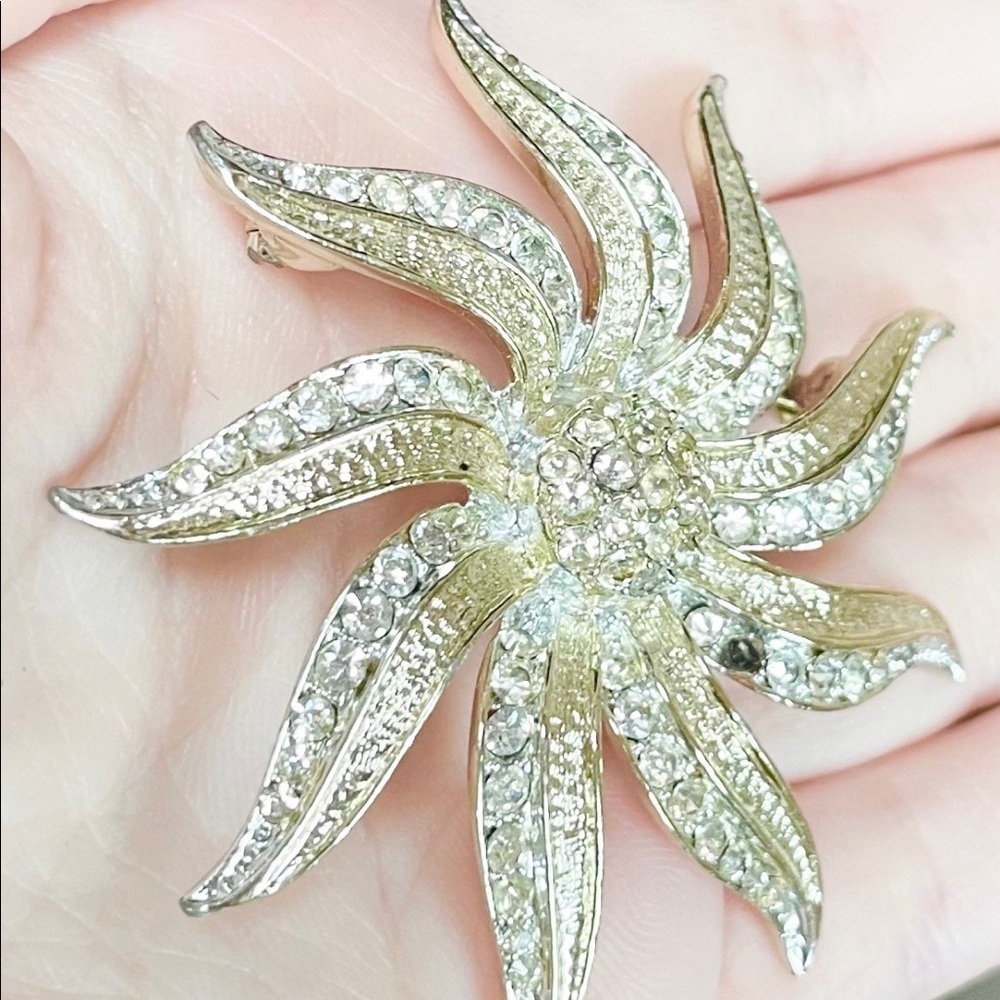 Huge vintage Kramer silver tone rhinestone Star costume brooch - Picture 4 of 6